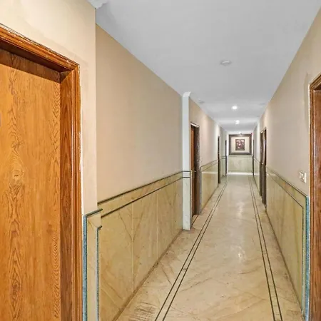 Airport Hotel Goodluck-2